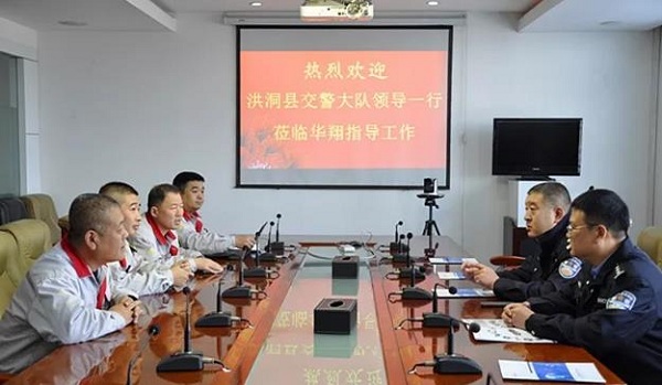 公安交警深刻918.com集团调研企业员工安全头盔佩带治理经验
