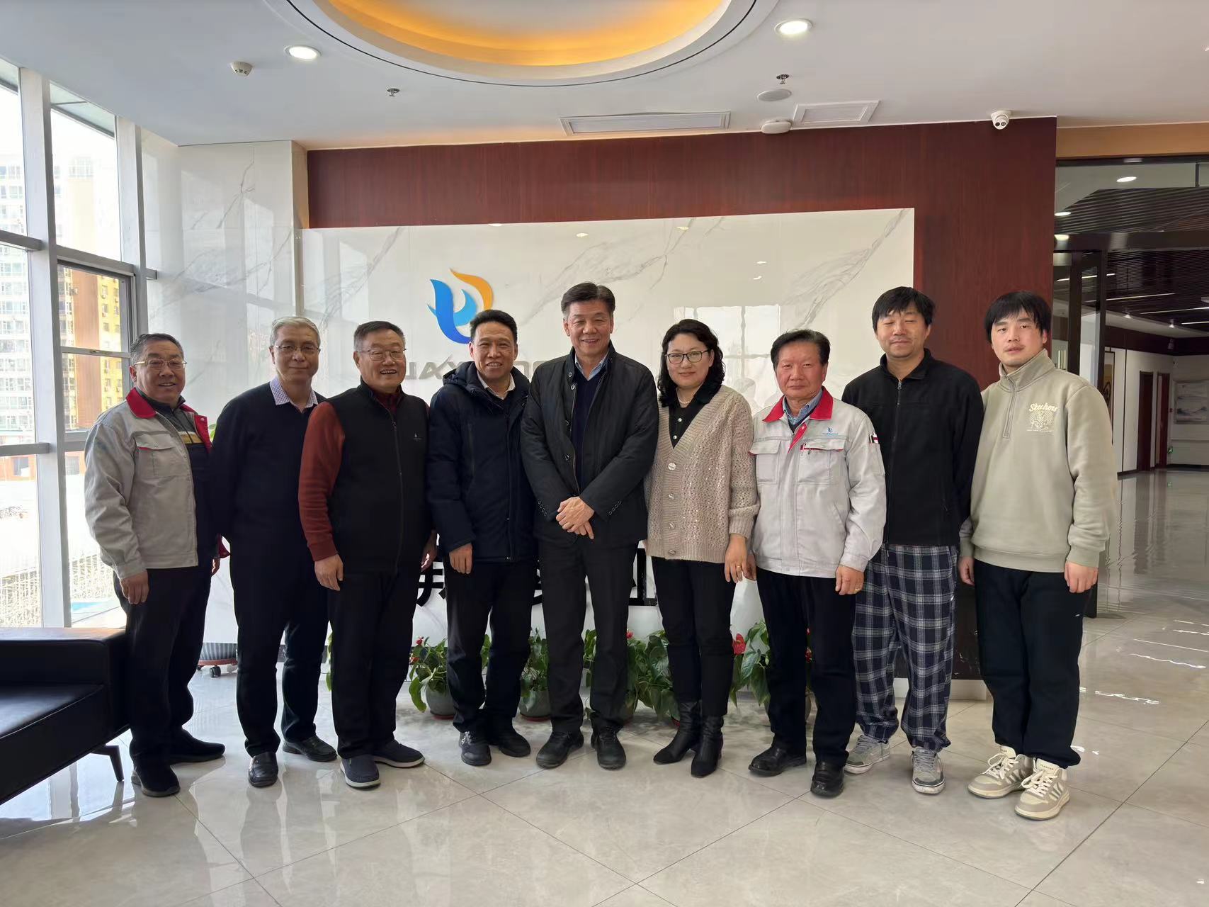 北京机科国创轻量化科学钻研所有限公司与呼和浩特理工大学莅临918.com集团参观调研