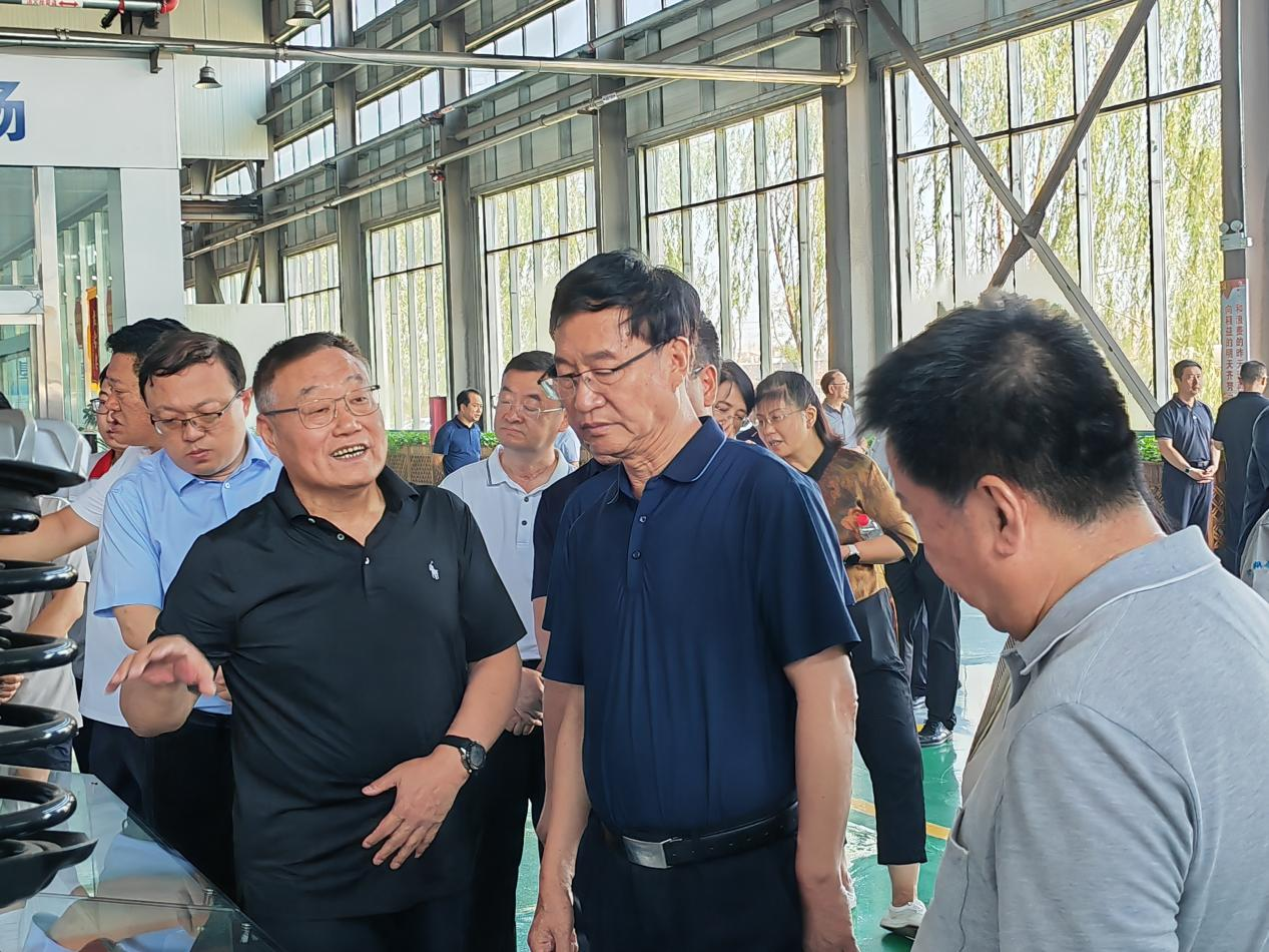 省政协副主席王立伟携带调研组莅临918.com调研领导